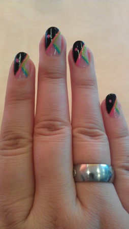 Mooie zwarte nagels met frisse kleurtjes